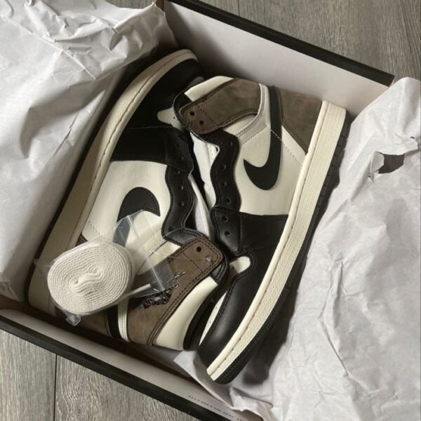 NIKEE AIR JORDAN 1 MOCHA SEMI UA